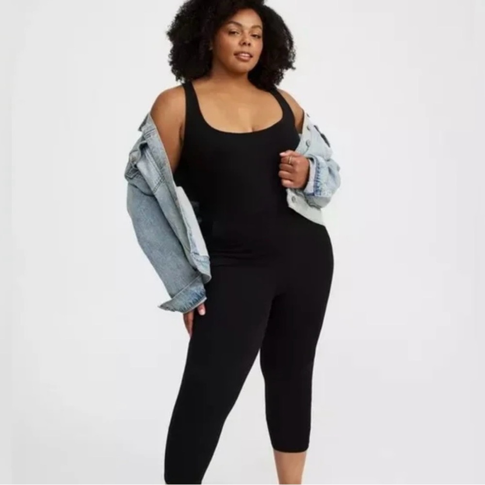 Chic Black Cropped Jumpsuit